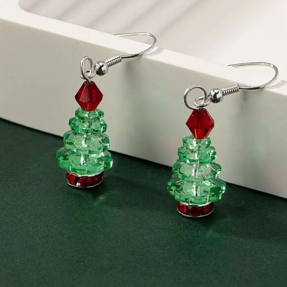lovey girl boutique Jewelry - New CHRISTMAS TREE bead earrings